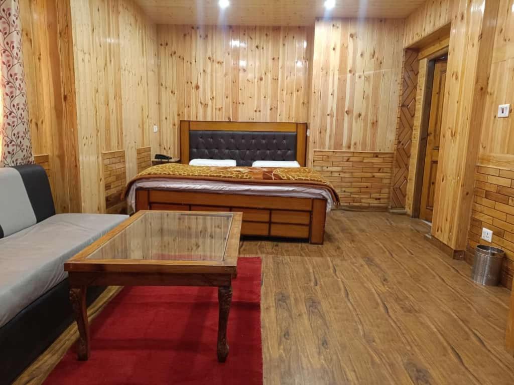 Krishna Vaas Hotel Shimla Bagian luar foto